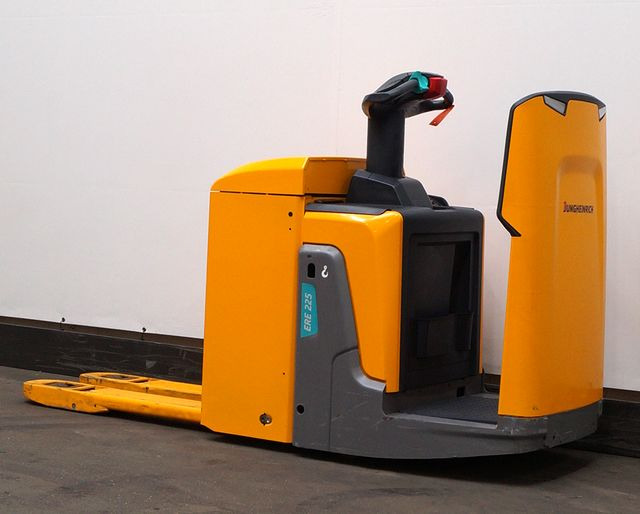 Jungheinrich ERE225 - Тележка: фото 2 Jungheinrich ERE225 - Тележка: фото 2