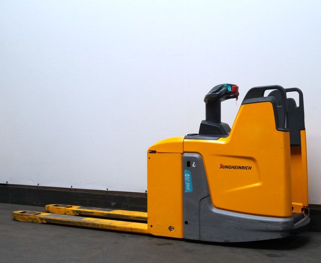 Jungheinrich ERE225 - Тележка: фото 2 Jungheinrich ERE225 - Тележка: фото 2