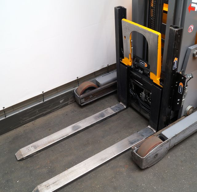 Jungheinrich ETV216 - Ричтрак: фото 3 Jungheinrich ETV216 - Ричтрак: фото 3