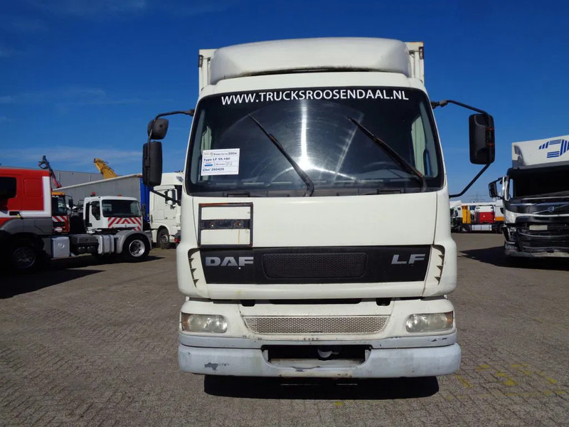 DAF LF55.180 + MANUAL + LIFT - Тентованный грузовик: фото 2 DAF LF55.180 + MANUAL + LIFT - Тентованный грузовик: фото 2