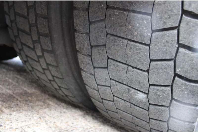 Тентованный грузовик DAF XF 106.460 + Euro 6 + 6X2 + retarder + price is for complete incl combi: фото 13 Тентованный грузовик DAF XF 106.460 + Euro 6 + 6X2 + retarder + price is for complete incl combi: фото 13