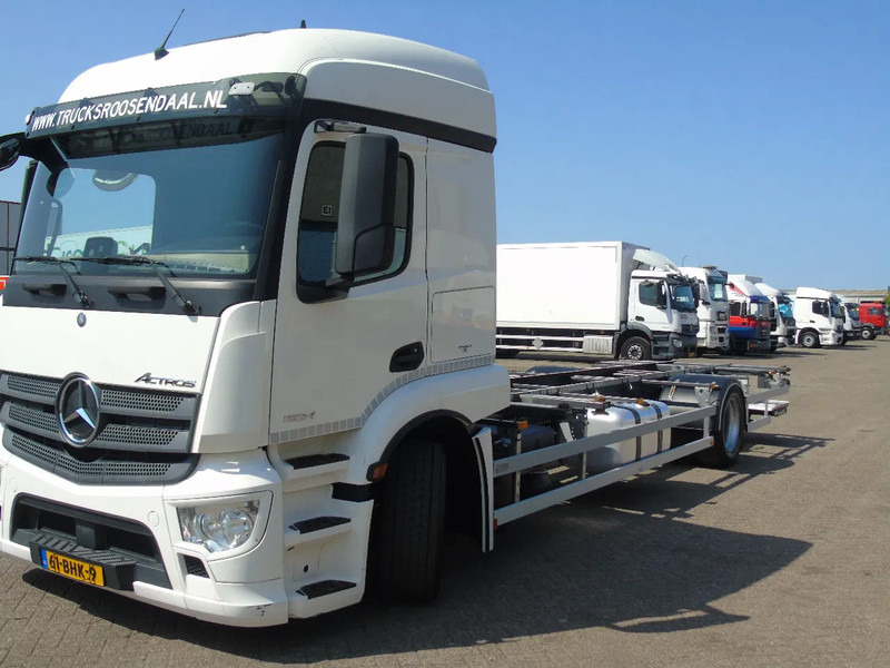 Mercedes-Benz Actros 1924 + lift + euro 6 - Грузовик-контейнеровоз/ Сменный кузов: фото 2 Mercedes-Benz Actros 1924 + lift + euro 6 - Грузовик-контейнеровоз/ Сменный кузов: фото 2