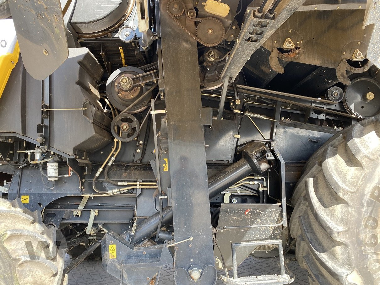 New Holland CR 9090 - Зерноуборочный комбайн: фото 2 New Holland CR 9090 - Зерноуборочный комбайн: фото 2