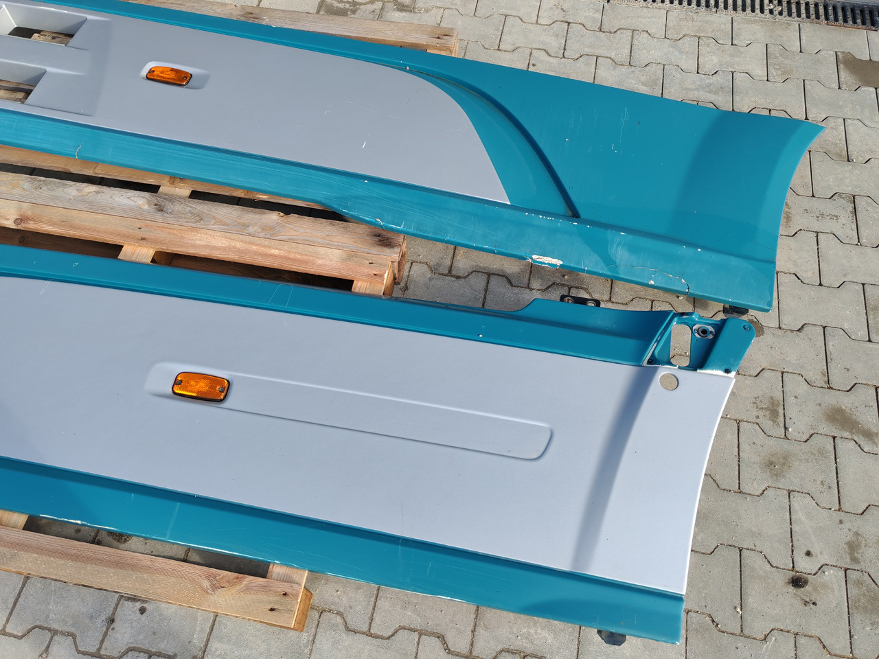 DAF XF106 EURO 6 / SIDE SPOILERS SET - Аэродинамика/ Спойлеры: фото 4 DAF XF106 EURO 6 / SIDE SPOILERS SET - Аэродинамика/ Спойлеры: фото 4