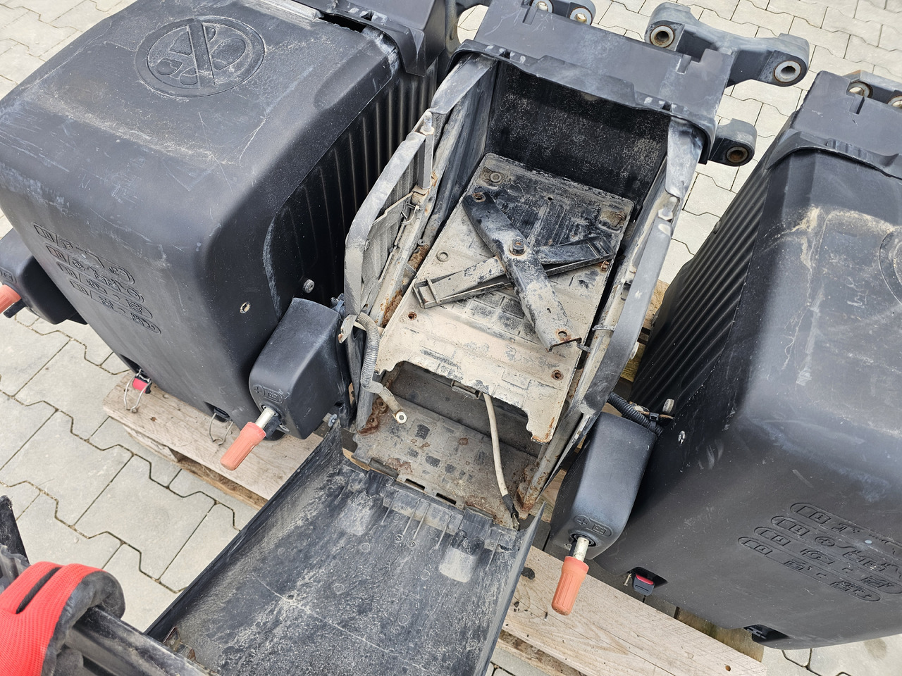 DAF XF106 EURO 6 / VERTICAL BATTERY BOX - Аккумулятор: фото 4 DAF XF106 EURO 6 / VERTICAL BATTERY BOX - Аккумулятор: фото 4
