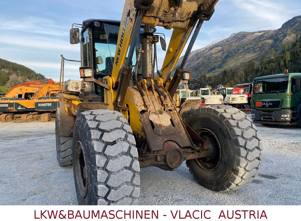 New Holland W190 B  - Колёсный погрузчик: фото 3 New Holland W190 B  - Колёсный погрузчик: фото 3