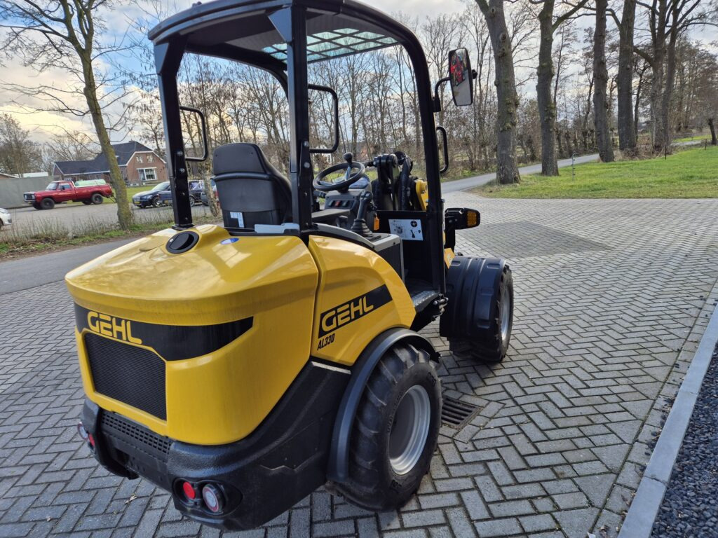 GEHL AL 330 miniloader - Компактный фронтальный погрузчик: фото 5 GEHL AL 330 miniloader - Компактный фронтальный погрузчик: фото 5