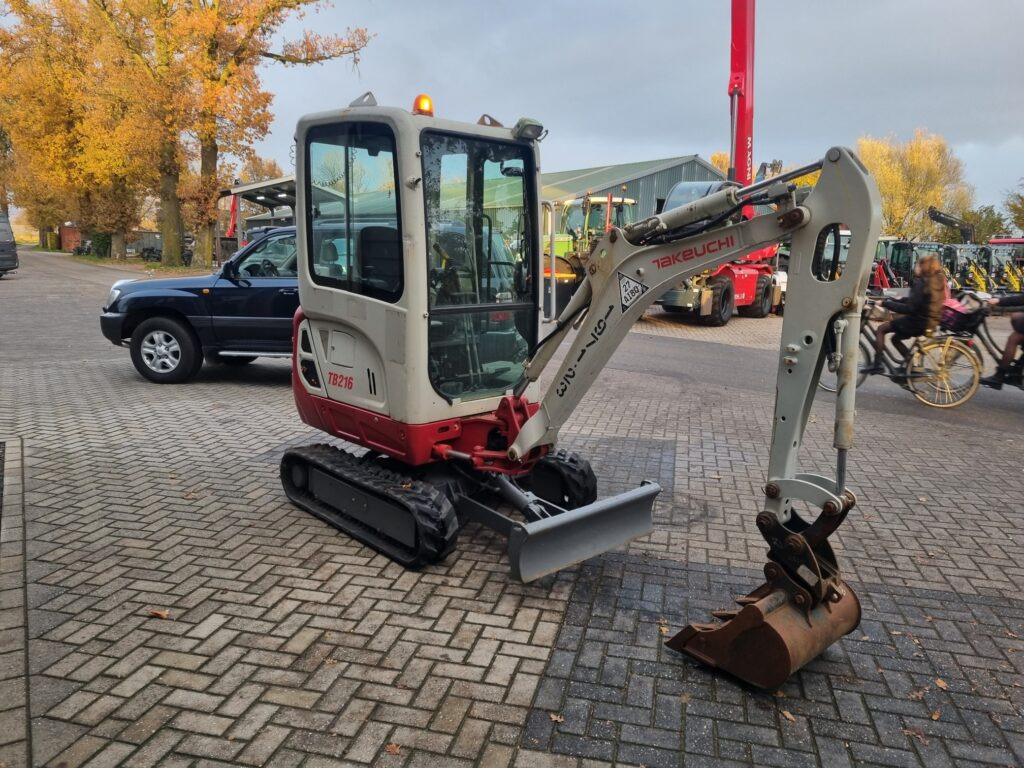 TAKEUCHI TB216 minidigger - Мини-экскаватор: фото 5 TAKEUCHI TB216 minidigger - Мини-экскаватор: фото 5