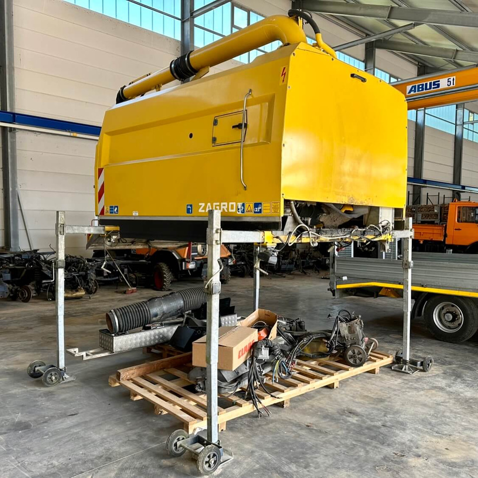 Unimog Aufbaukehrmaschine Trilety SK-370 - Подметально-уборочная машина: фото 1 Unimog Aufbaukehrmaschine Trilety SK-370 - Подметально-уборочная машина: фото 1