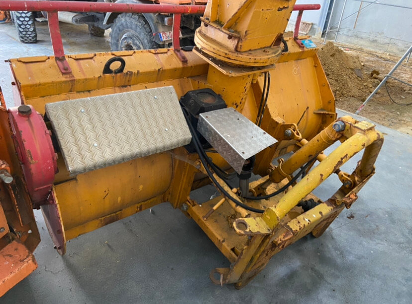 Unimog Schneefräse Overaasen T-70B - Отвал для снега: фото 4 Unimog Schneefräse Overaasen T-70B - Отвал для снега: фото 4