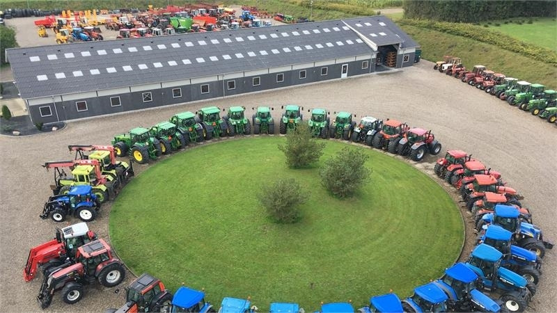 Fendt 828 Profi model. Meget flot traktor med nye fordæ - Трактор: фото 3 Fendt 828 Profi model. Meget flot traktor med nye fordæ - Трактор: фото 3