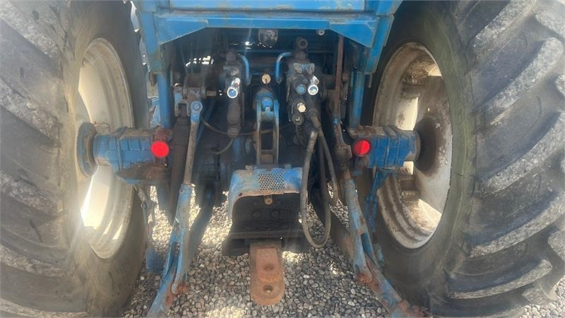 Ford 8210 Force II Med frontlift - Трактор: фото 5 Ford 8210 Force II Med frontlift - Трактор: фото 5