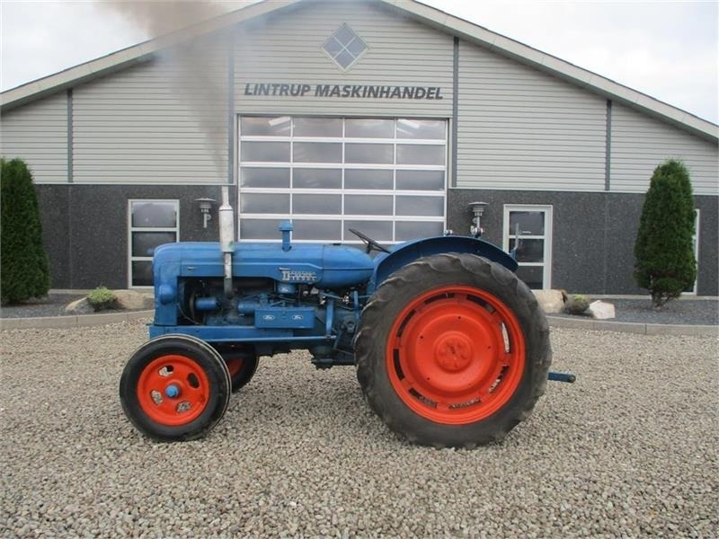 Fordson Major Diesel traktor  - Трактор: фото 1 Fordson Major Diesel traktor  - Трактор: фото 1