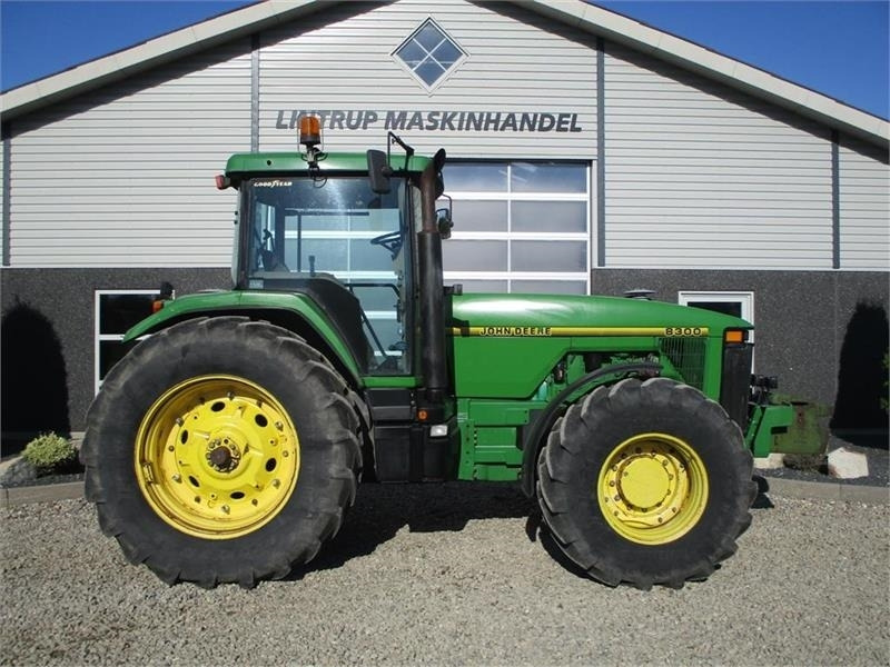 John Deere 8300 Pæn regulær traktor med rigtig gode dæk på. - Трактор: фото 3 John Deere 8300 Pæn regulær traktor med rigtig gode dæk på. - Трактор: фото 3