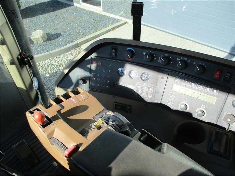 John Deere 8300 Pæn regulær traktor med rigtig gode dæk på. - Трактор: фото 5 John Deere 8300 Pæn regulær traktor med rigtig gode dæk på. - Трактор: фото 5