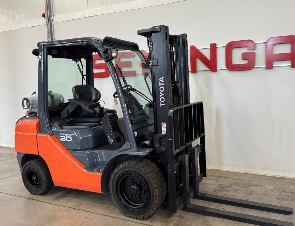 Toyota 10949 06-8FG30F - Газовый погрузчик: фото 1 Toyota 10949 06-8FG30F - Газовый погрузчик: фото 1