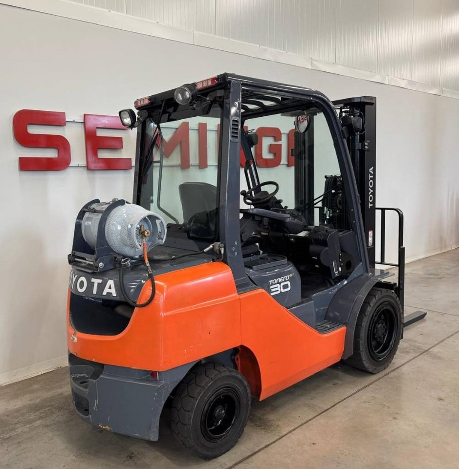 Toyota 10949 06-8FG30F - Газовый погрузчик: фото 3 Toyota 10949 06-8FG30F - Газовый погрузчик: фото 3