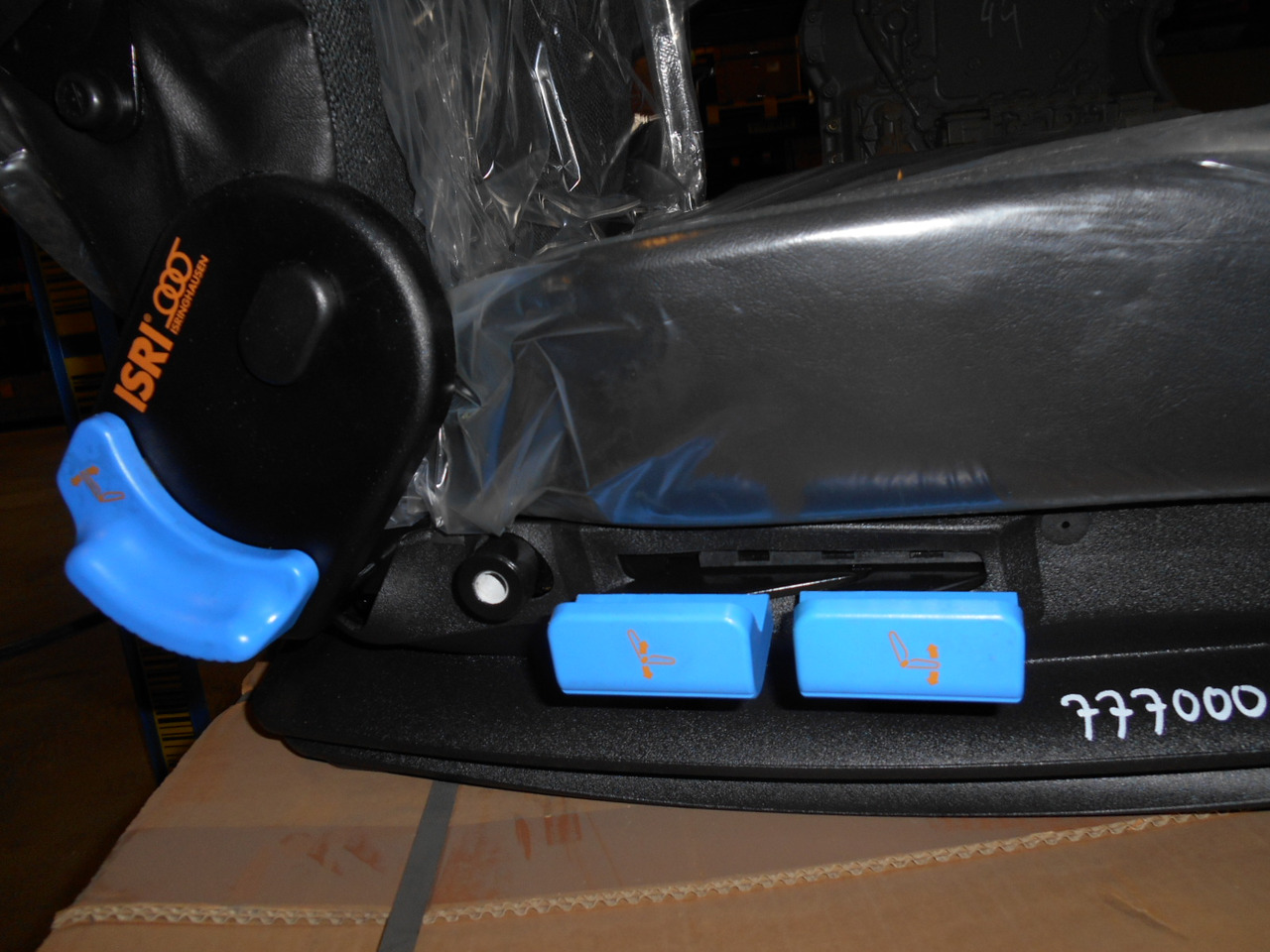 Caterpillar 2244440 - - Сиденье для Строительной техники: фото 5 Caterpillar 2244440 - - Сиденье для Строительной техники: фото 5