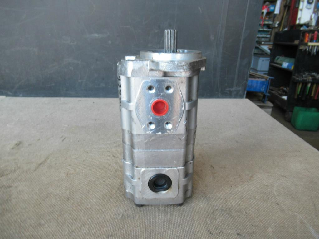 Kayaba KRP-17-8CJ2L3AR - - Насос гидроусилителя для Строительной техники: фото 1 Kayaba KRP-17-8CJ2L3AR - - Насос гидроусилителя для Строительной техники: фото 1