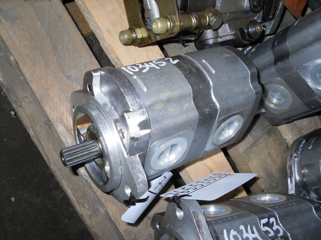 New Holland 157582028 - Насос гидроусилителя для Строительной техники: фото 2 New Holland 157582028 - Насос гидроусилителя для Строительной техники: фото 2