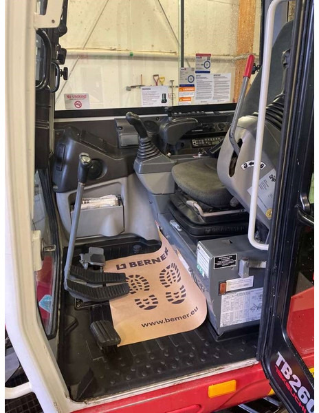 Takeuchi TB 240 - Мини-экскаватор: фото 5 Takeuchi TB 240 - Мини-экскаватор: фото 5