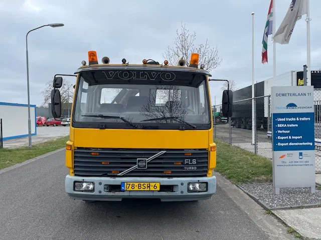 Volvo FL 611 Bergingstruck Recoverytruck Hiab kraan 070 Laadbak afschuifbaar lepel transport tweede auto - Автовоз, Автоманипулятор: фото 2 Volvo FL 611 Bergingstruck Recoverytruck Hiab kraan 070 Laadbak afschuifbaar lepel transport tweede auto - Автовоз, Автоманипулятор: фото 2