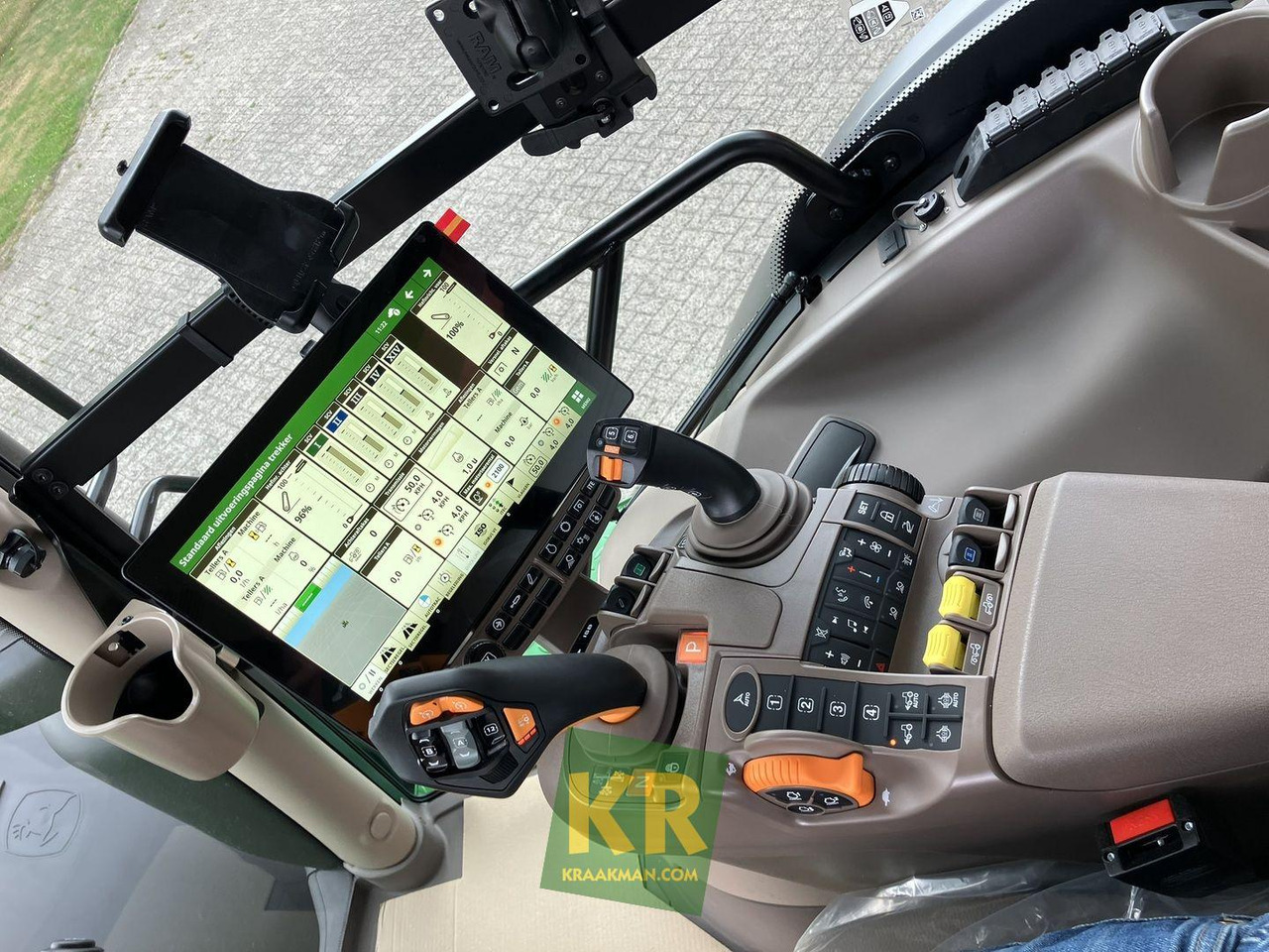 Новый Трактор 6R 230 John Deere: фото 14