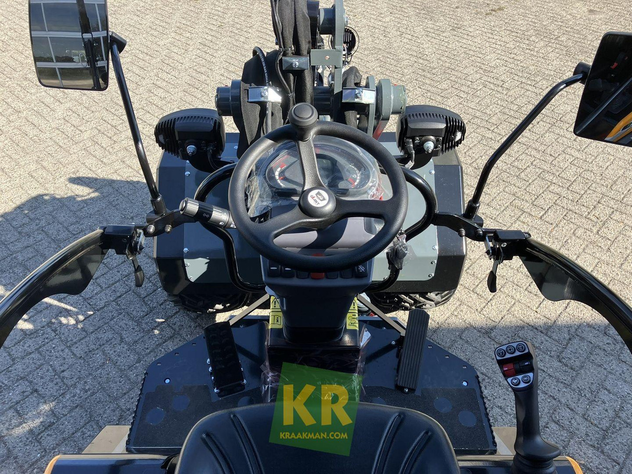 Новый Компактный фронтальный погрузчик Giant G2700 HD+: фото 9