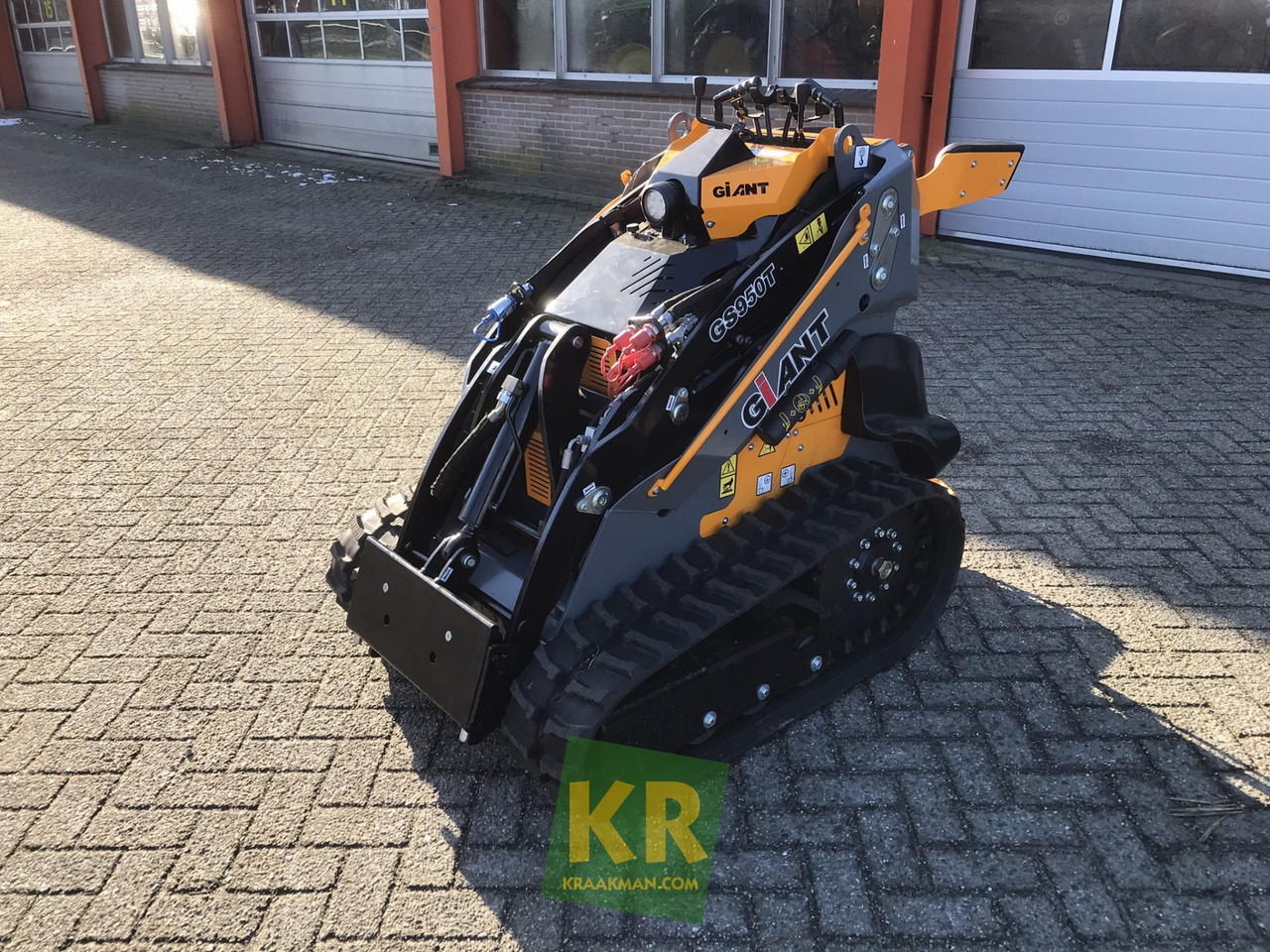 Giant GS950T - Мини-погрузчик с бортовым поворотом: фото 1 Giant GS950T - Мини-погрузчик с бортовым поворотом: фото 1