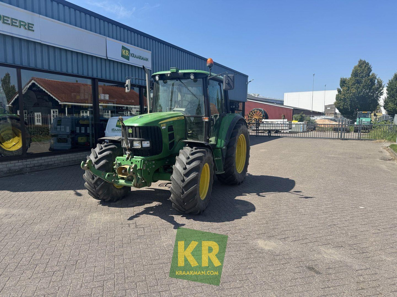 John Deere 6130 - Трактор: фото 1 John Deere 6130 - Трактор: фото 1