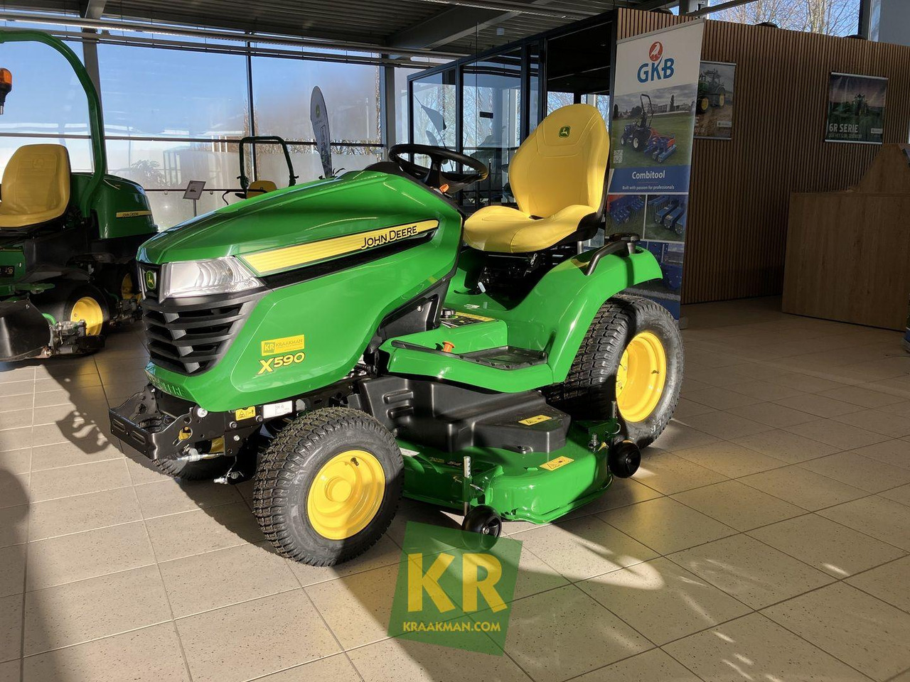 John Deere X590 - Газонокосилка: фото 3 John Deere X590 - Газонокосилка: фото 3