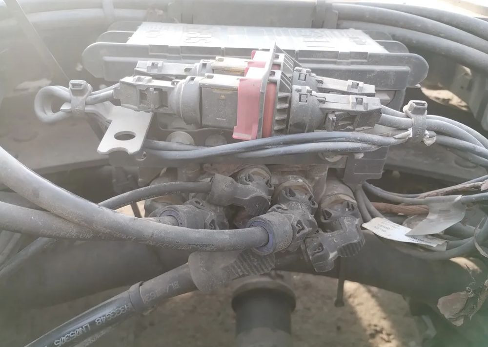 Zawór EBS Modulator Knorr VOLVO FH 2023 22225552 - Электрическая система для Грузовиков: фото 2 Zawór EBS Modulator Knorr VOLVO FH 2023 22225552 - Электрическая система для Грузовиков: фото 2