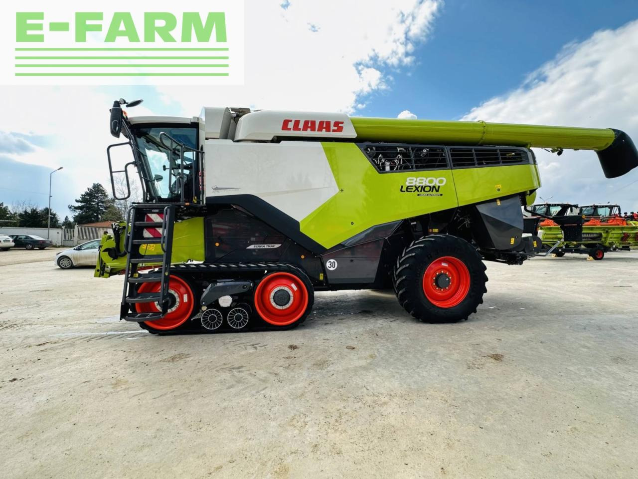 CLAAS LEXION 8800 TT E5 - Зерноуборочный комбайн: фото 2 CLAAS LEXION 8800 TT E5 - Зерноуборочный комбайн: фото 2
