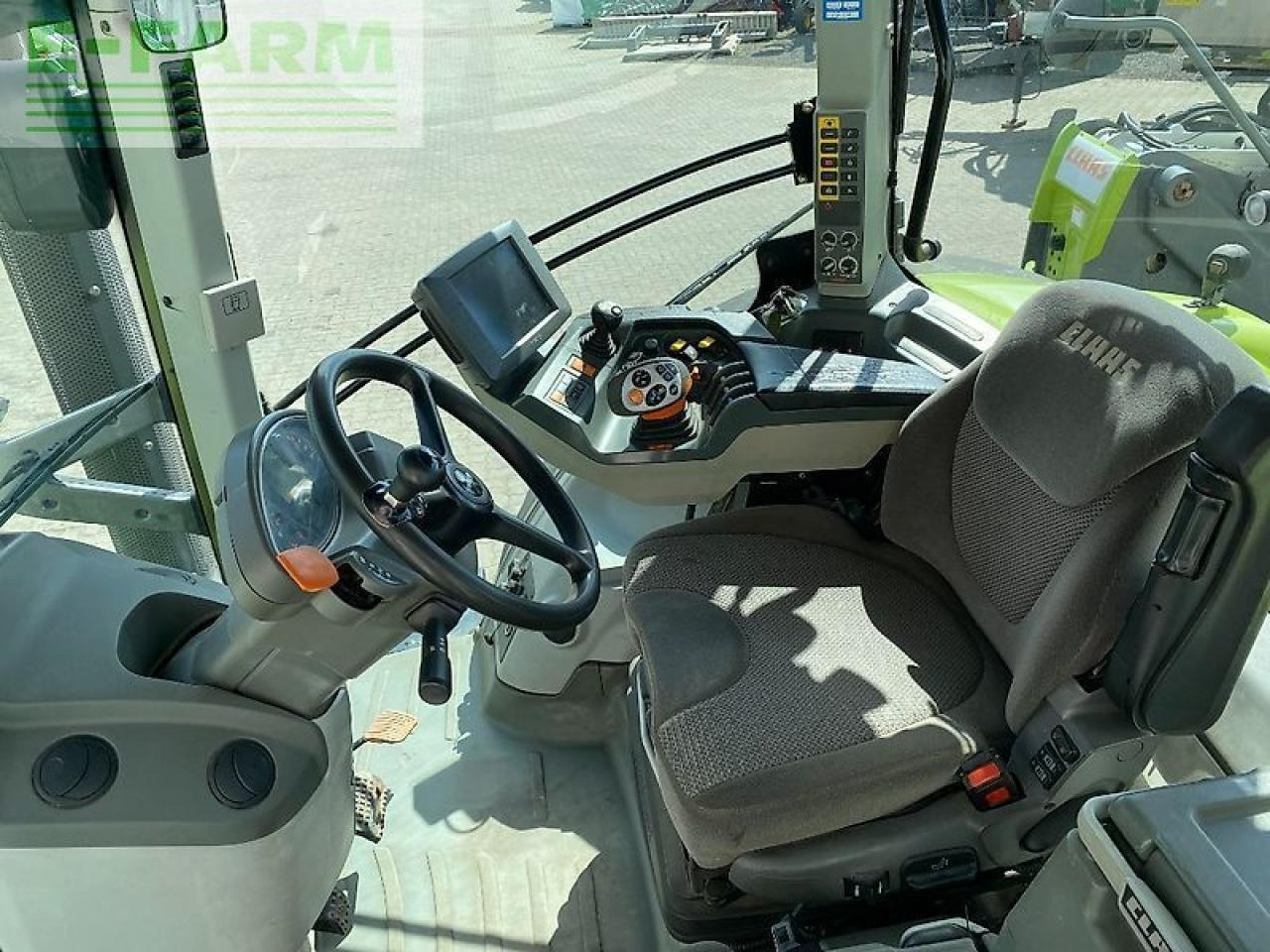 CLAAS axion 830 cmatic CMATIC - Трактор: фото 4 CLAAS axion 830 cmatic CMATIC - Трактор: фото 4