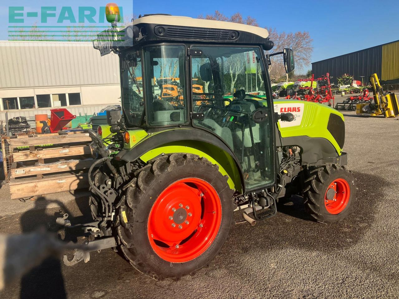 CLAAS nexos 220 ve cabine 4rm VE - Трактор: фото 2 CLAAS nexos 220 ve cabine 4rm VE - Трактор: фото 2