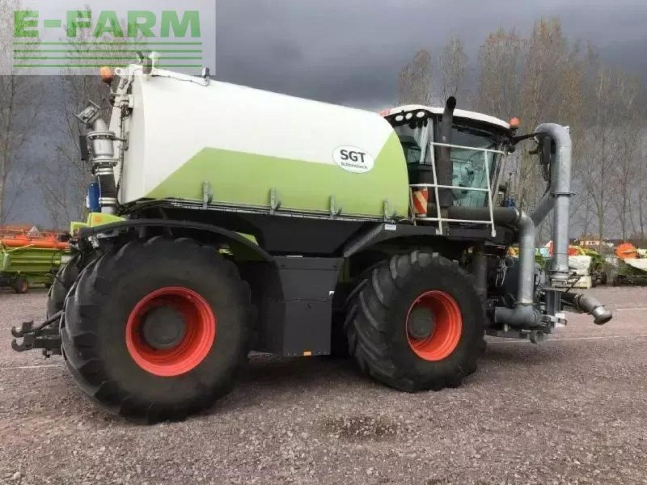 CLAAS xerion 3800 saddle trac SADDLE TRAC - Трактор: фото 4 CLAAS xerion 3800 saddle trac SADDLE TRAC - Трактор: фото 4