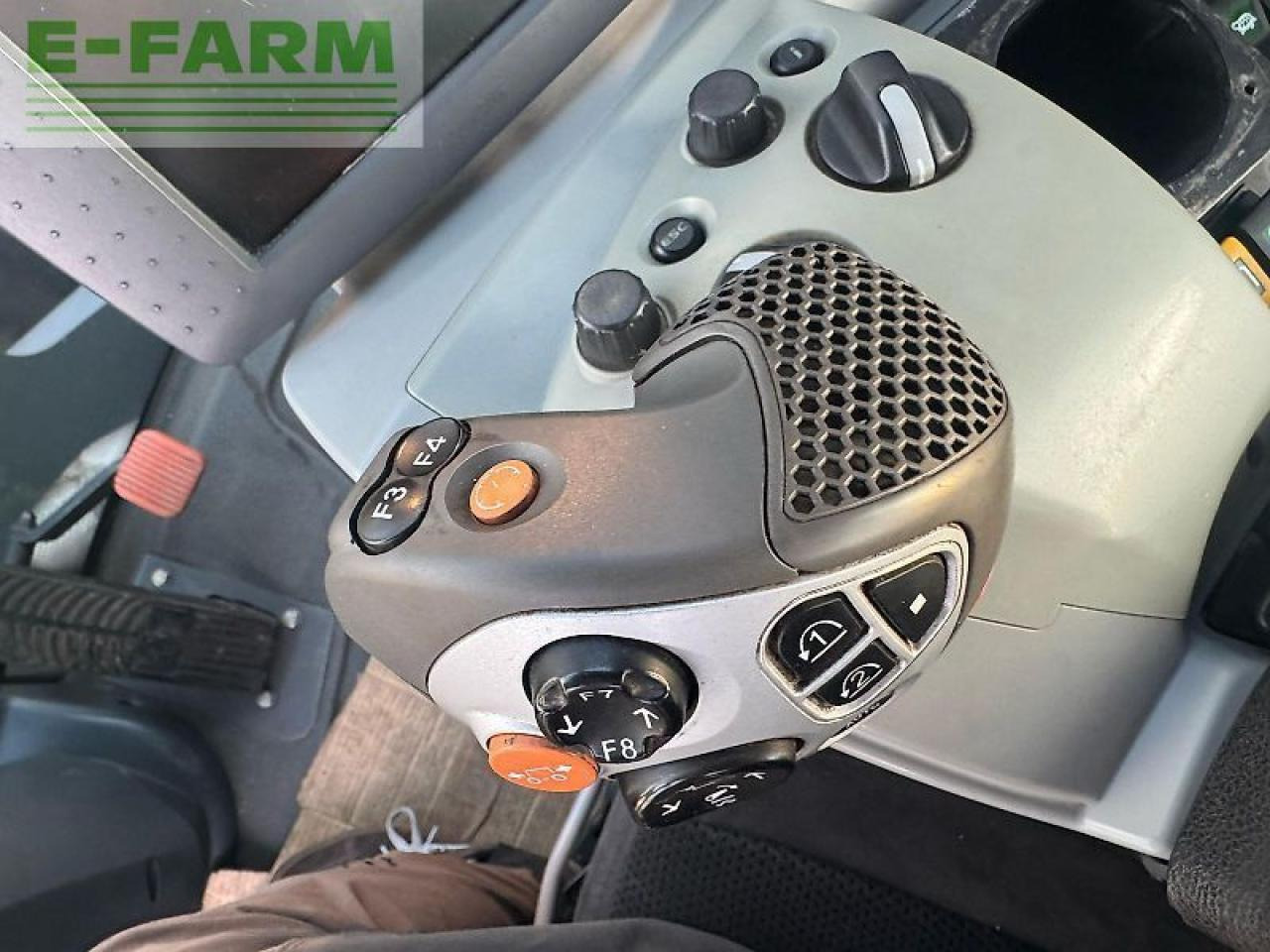 CLAAS xerion 5000 trac vc TRAC VC - Трактор: фото 5 CLAAS xerion 5000 trac vc TRAC VC - Трактор: фото 5