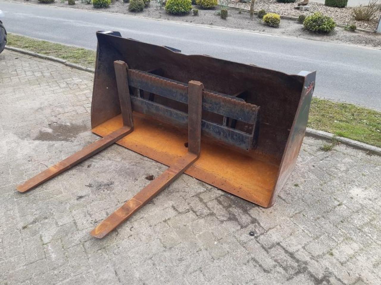 Case-IH 221 f - Колёсный погрузчик: фото 5 Case-IH 221 f - Колёсный погрузчик: фото 5