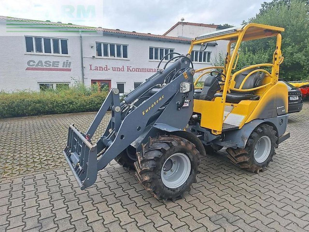 Eurotrac w12s-2 hoflader radlader lader euroaufnahme 820/w12s - Мини-экскаватор: фото 1 Eurotrac w12s-2 hoflader radlader lader euroaufnahme 820/w12s - Мини-экскаватор: фото 1