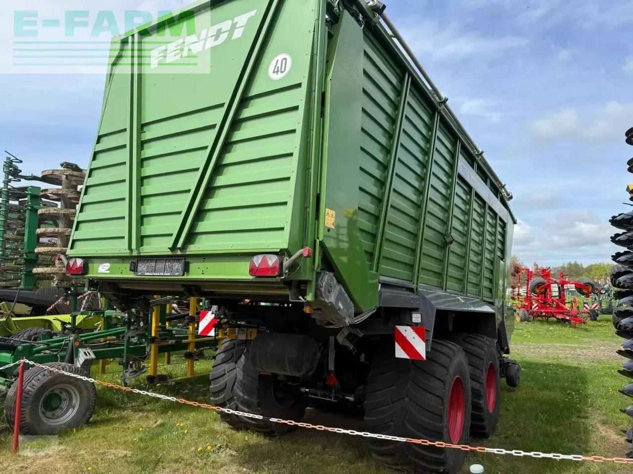 Fendt tigo 75 xr mit 800/45 r26,5 bereifung, laderaumabdeckung und 3 dosierwalzen - Самозагружающийся прицеп: фото 4 Fendt tigo 75 xr mit 800/45 r26,5 bereifung, laderaumabdeckung und 3 dosierwalzen - Самозагружающийся прицеп: фото 4