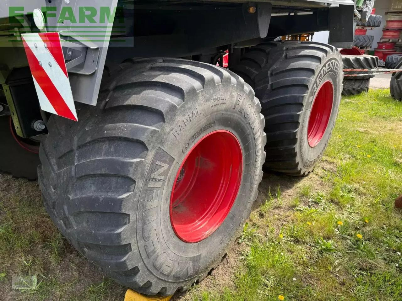 Fendt tigo 75 xr mit 800/45 r26,5 bereifung, laderaumabdeckung und 3 dosierwalzen - Самозагружающийся прицеп: фото 2 Fendt tigo 75 xr mit 800/45 r26,5 bereifung, laderaumabdeckung und 3 dosierwalzen - Самозагружающийся прицеп: фото 2