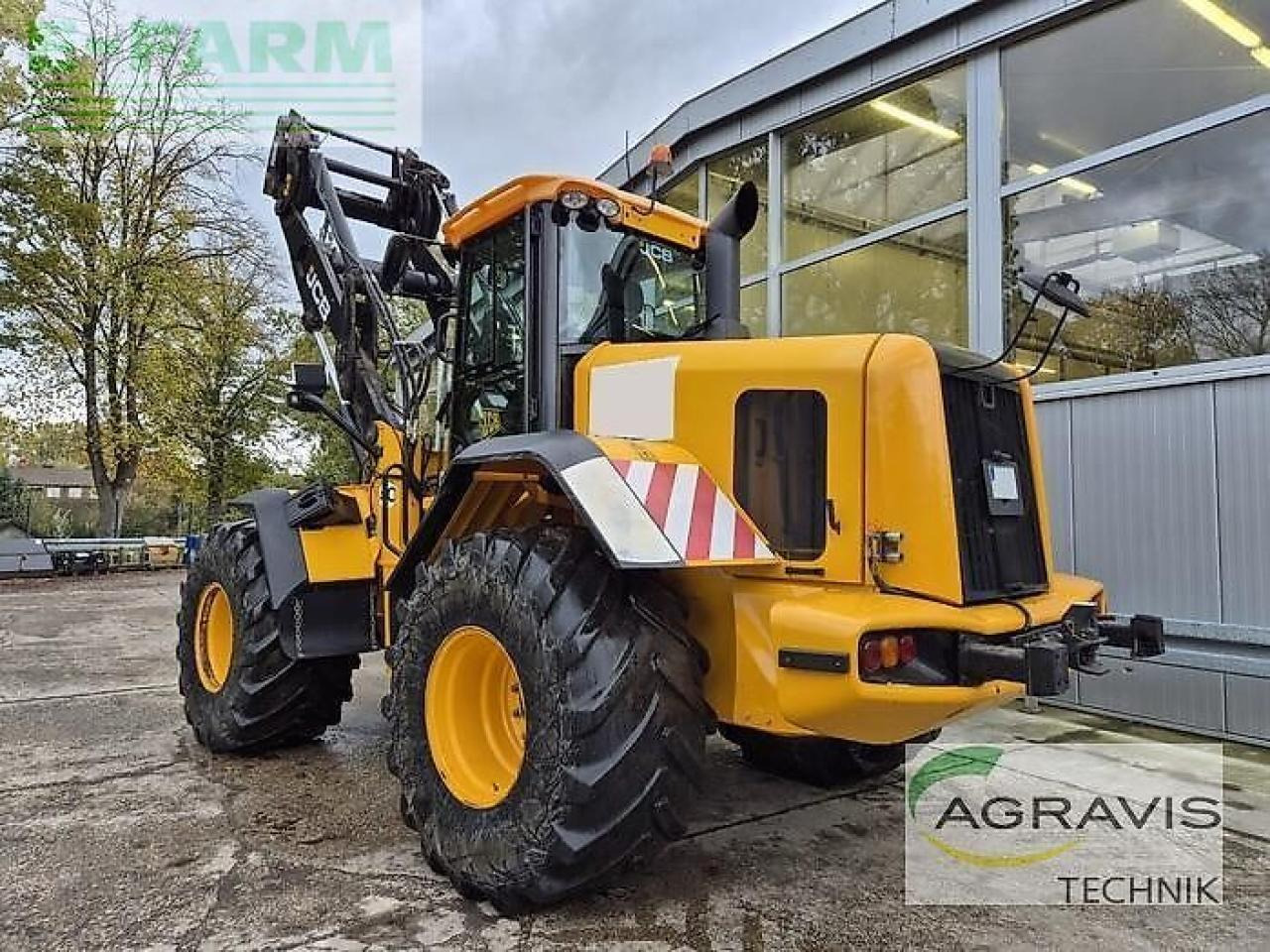 JCB 427 ht agri - Мини-экскаватор: фото 4 JCB 427 ht agri - Мини-экскаватор: фото 4