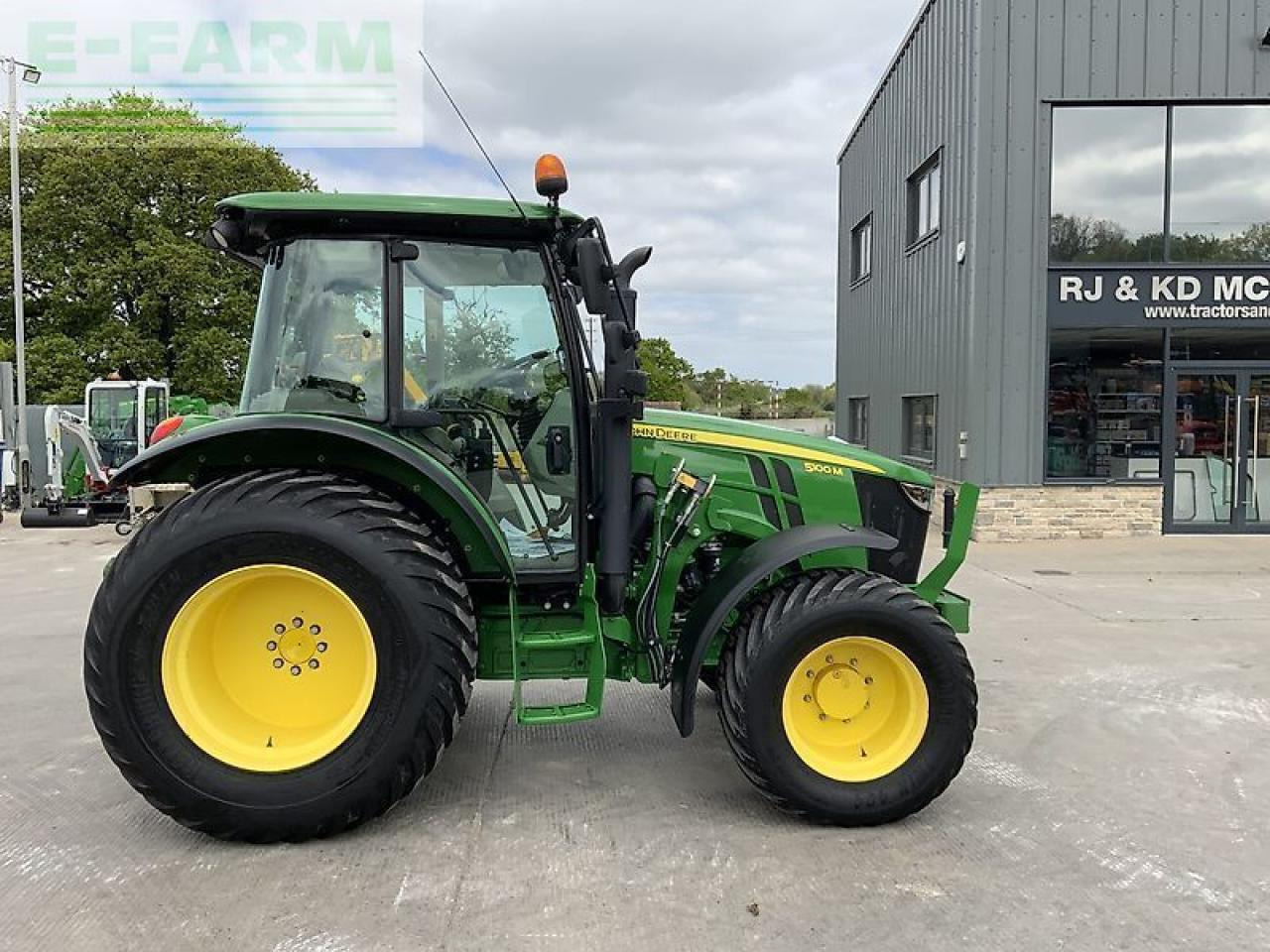 John Deere 5100m tractor (st23047) - Трактор: фото 1 John Deere 5100m tractor (st23047) - Трактор: фото 1