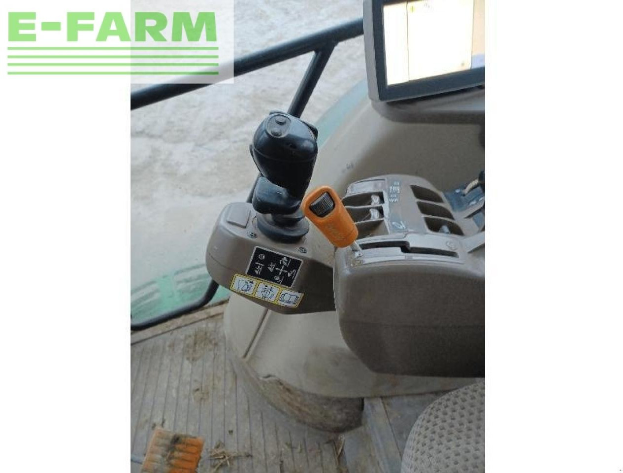 Трактор John Deere 6140r: фото 8