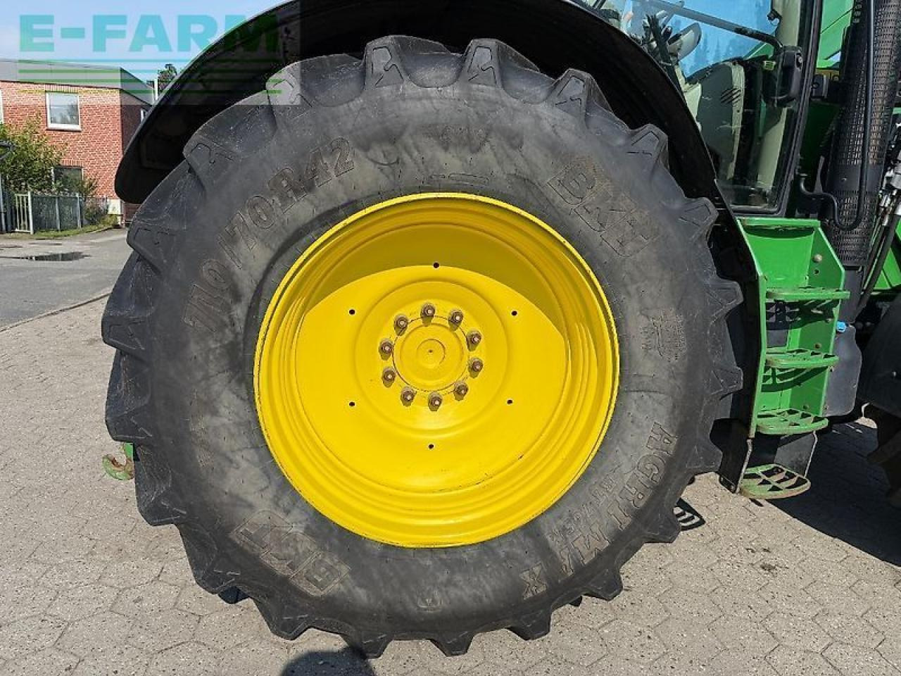 Трактор John Deere 6210r: фото 20
