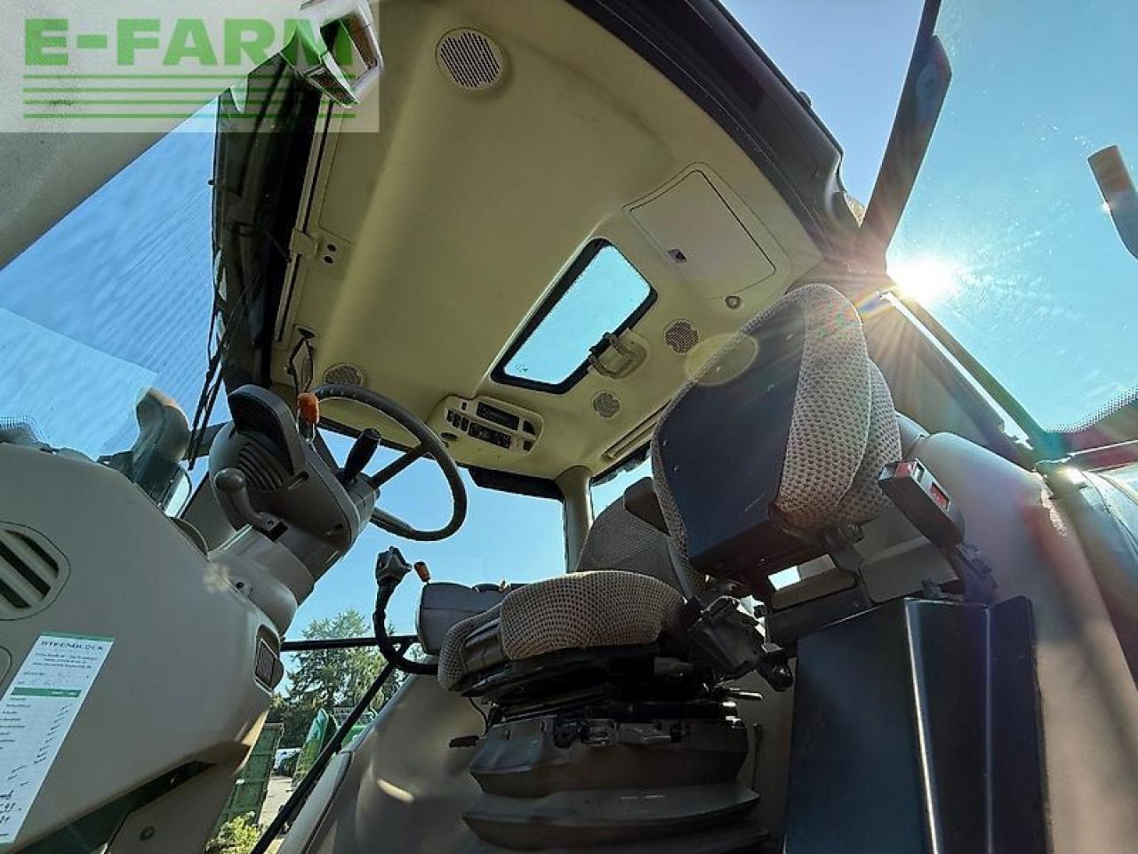 Трактор John Deere 6210r: фото 11