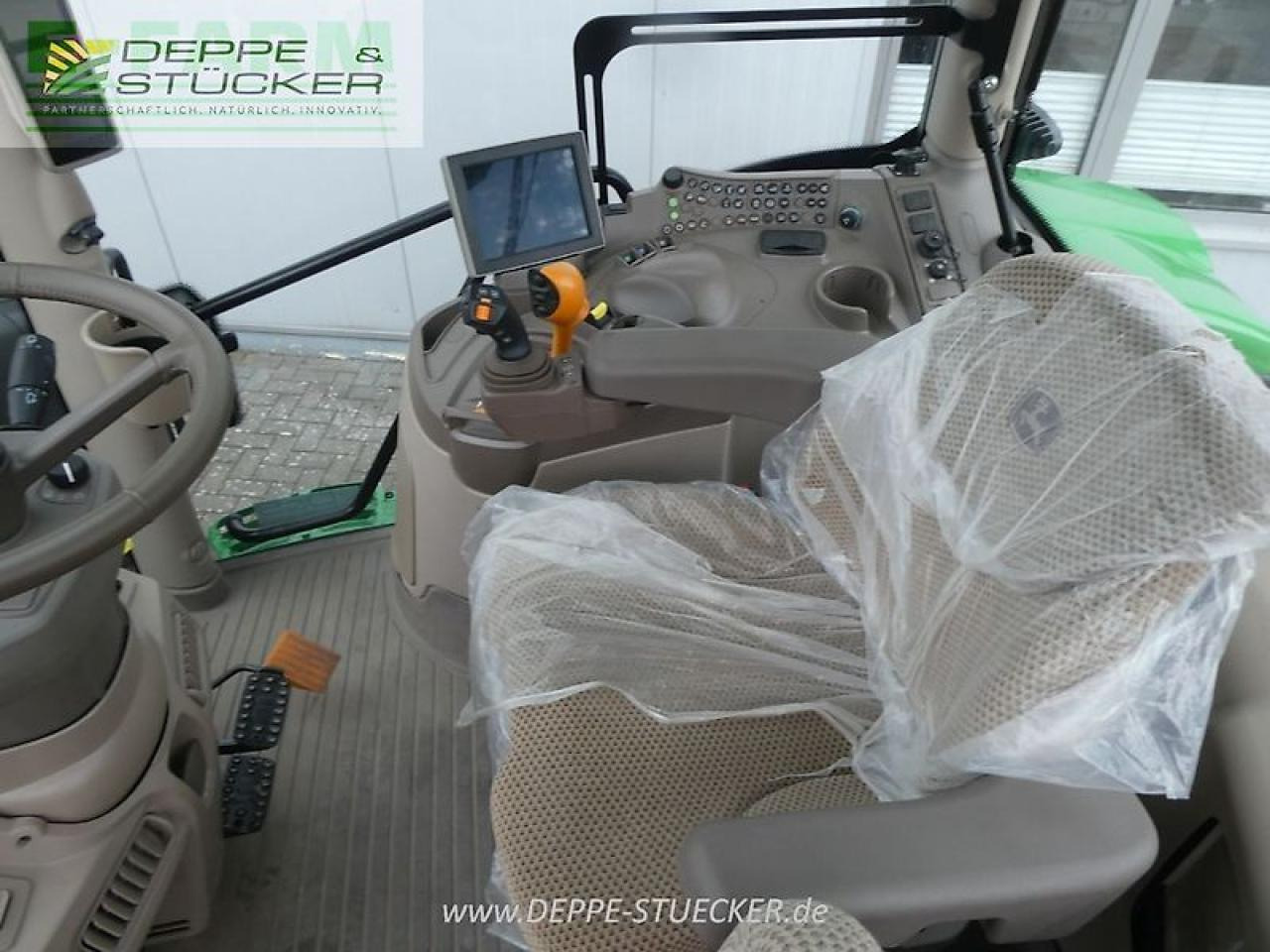 John Deere 6r 110 - Трактор: фото 3 John Deere 6r 110 - Трактор: фото 3