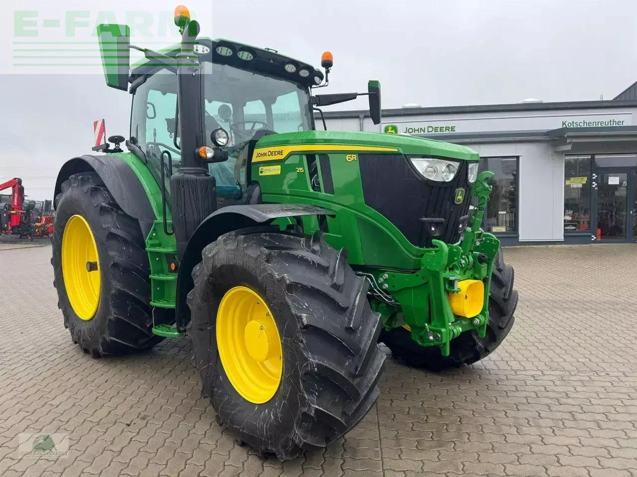 John Deere 6r 215 - Трактор: фото 2 John Deere 6r 215 - Трактор: фото 2
