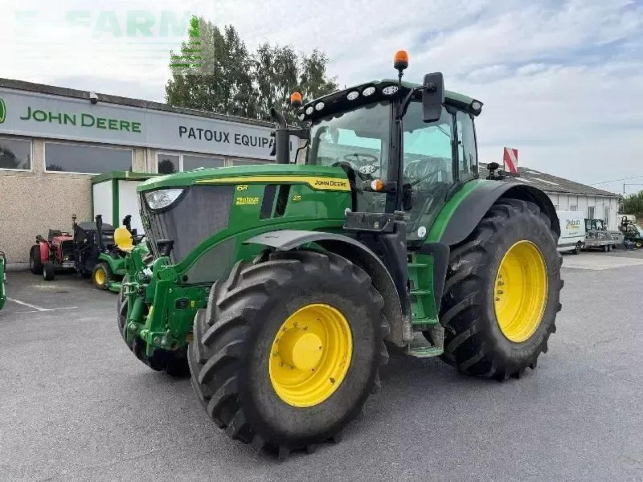 John Deere 6r215 - Трактор: фото 1 John Deere 6r215 - Трактор: фото 1