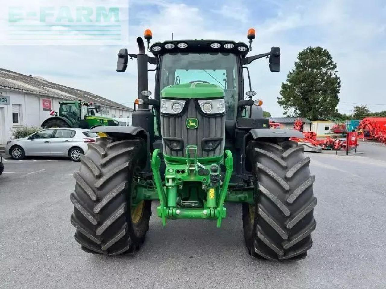 John Deere 6r215 - Трактор: фото 3 John Deere 6r215 - Трактор: фото 3